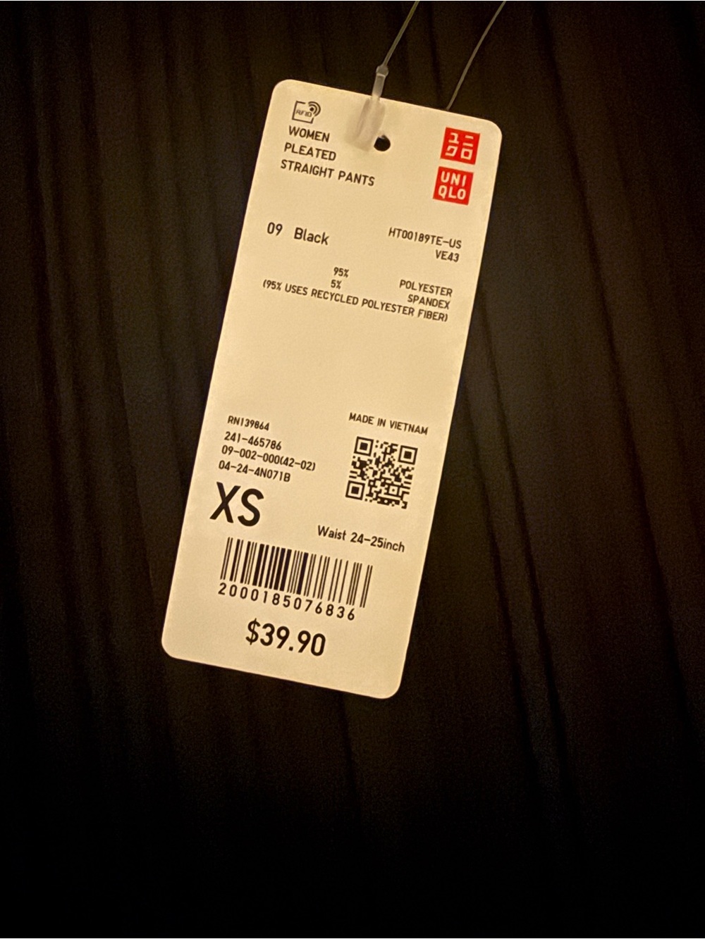 UNIQLO Black Pleated Straight Pants - Picture 4 of 4
